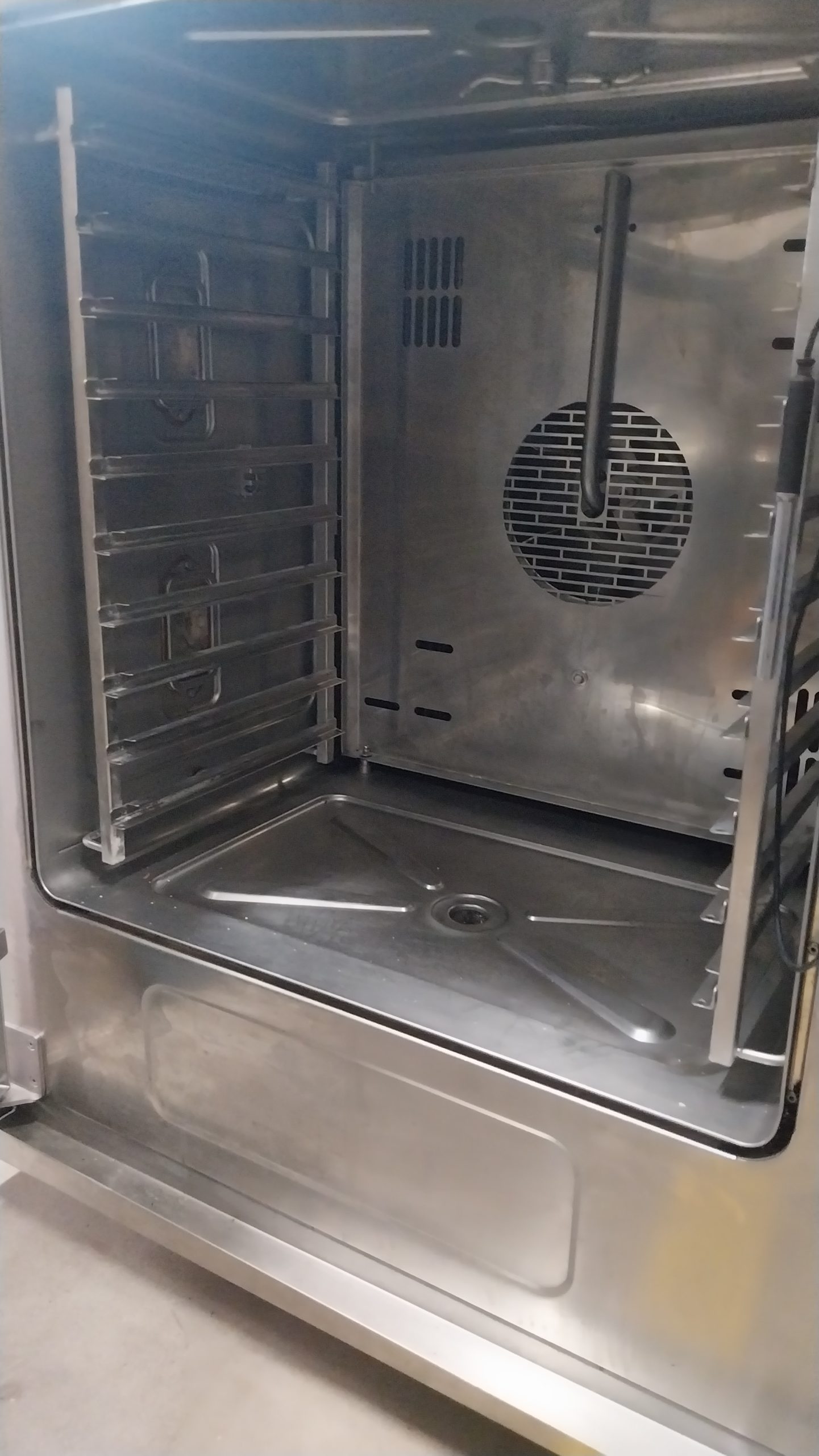 Piec konwekcyjno-parowy